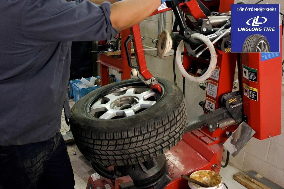 Dụng cụ cần thiết cho quy trình tháo lốp xe ô tô