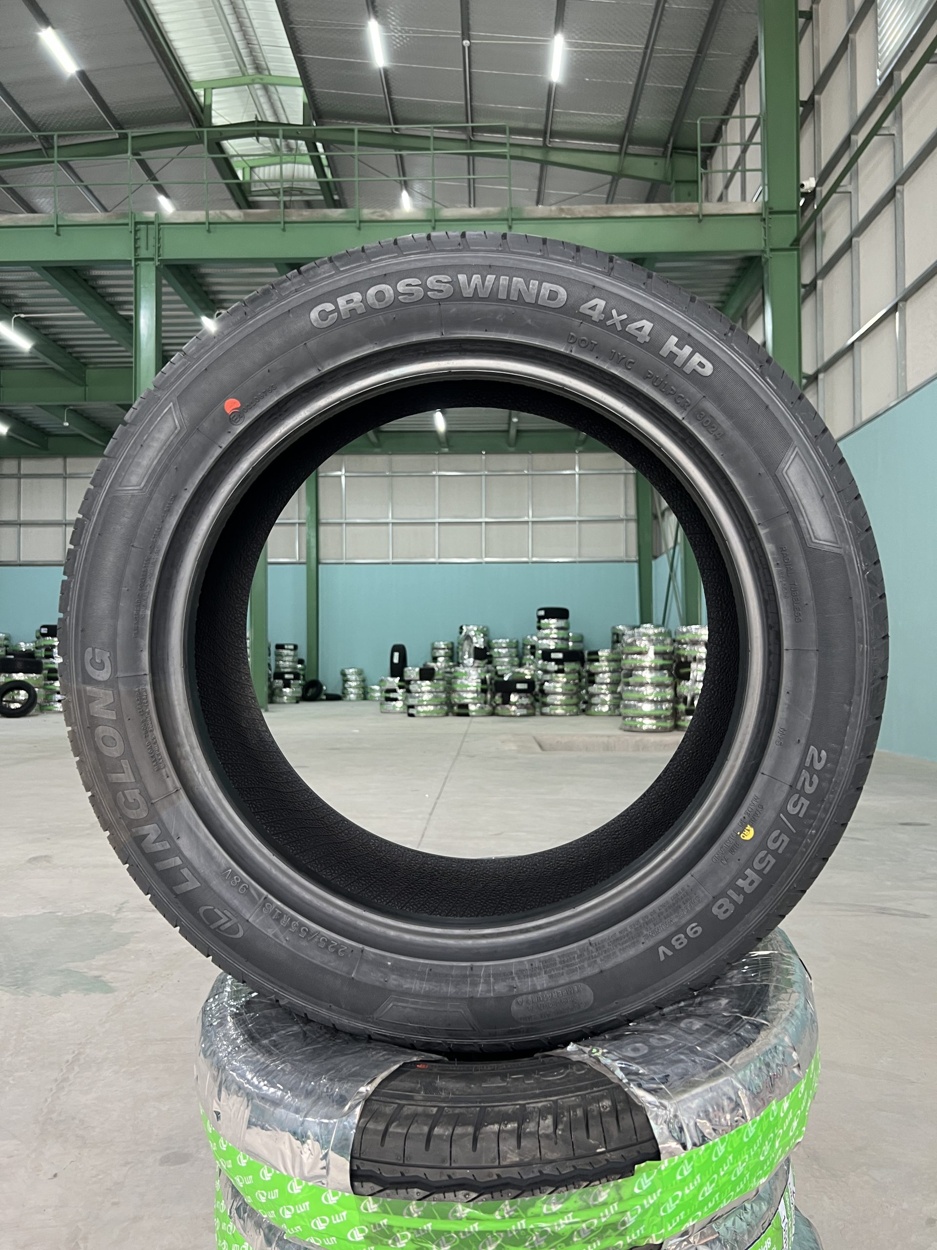 Hông lốp LingLong CrossWind 4x4 HP 225/55R18 thay lốp xe Mitsubishi Outlander